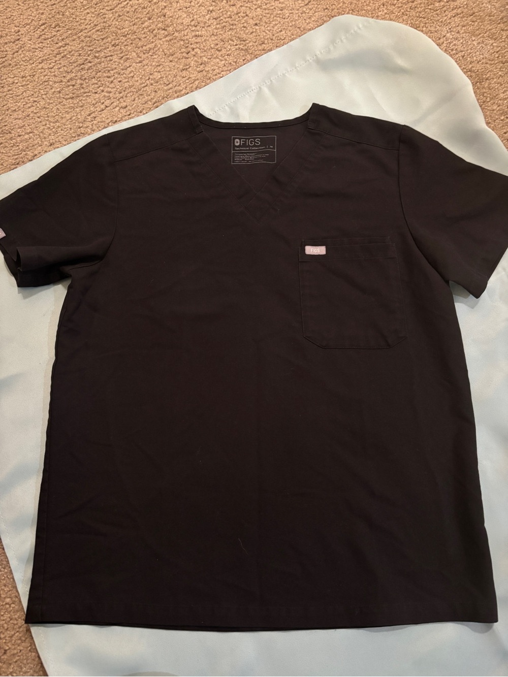 FIGS Men’s LEON Black V-Neck Short Sleeve 3 Pocket scrub top